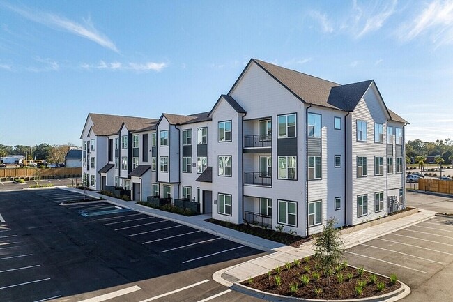 Building Photo - 3812 W Montague Ave