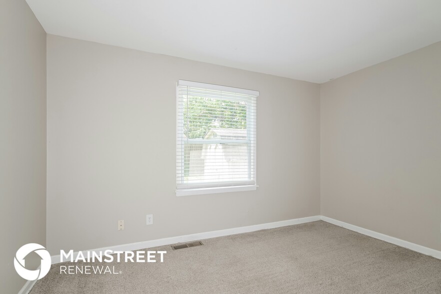Building Photo - 27 Steeplechase Dr