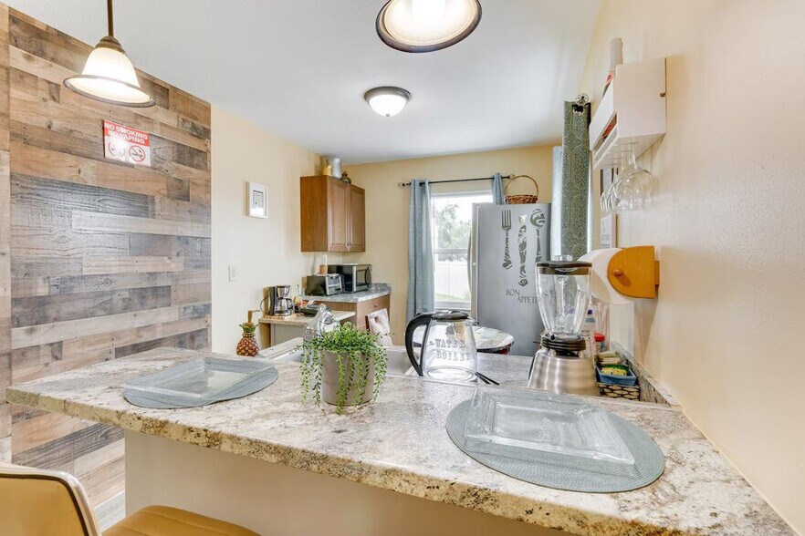 Building Photo - 7232 Lazy Hill Dr