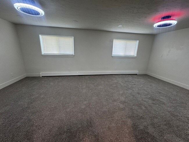 Building Photo - 210 W 1100 N