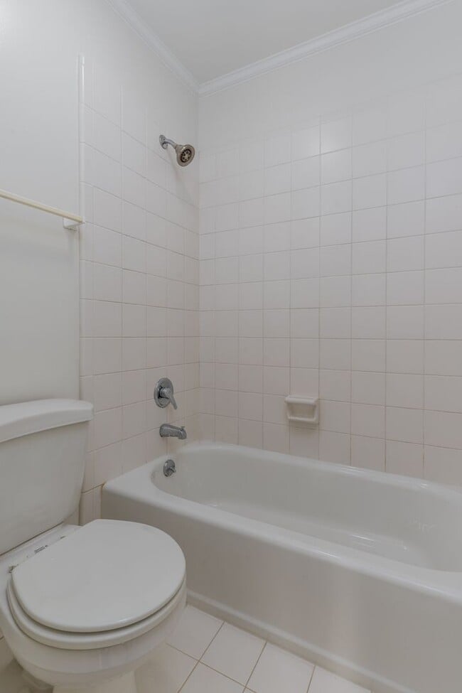 Building Photo - Quiet Neighborhood in a Conveniently Locat...