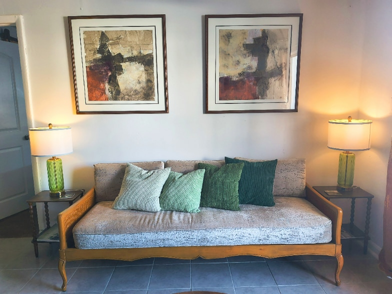 Building Photo - 1418 Collins Ave