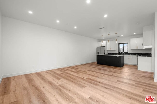 Building Photo - 1920 S Sherbourne Dr