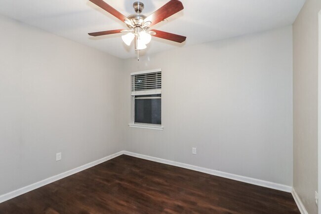 Building Photo - 1909 Chelsea Ct