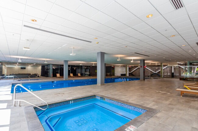 Building Photo - 7131 E Rancho Vista Dr