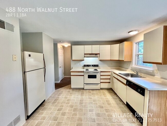 Building Photo - 488 N Walnut St
