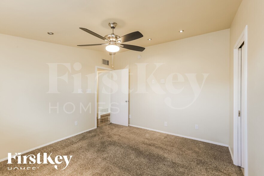 Building Photo - 4144 E Almeria Rd