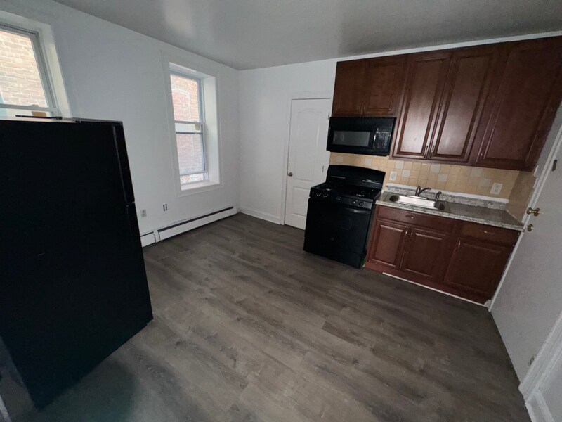 Building Photo - 434 Avenue C