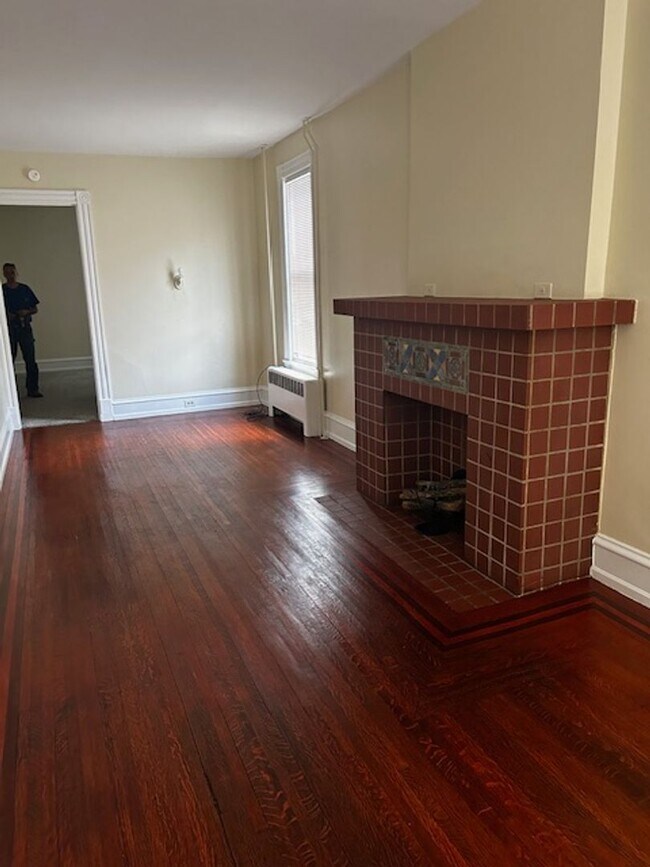 Building Photo - 701 N 11th St