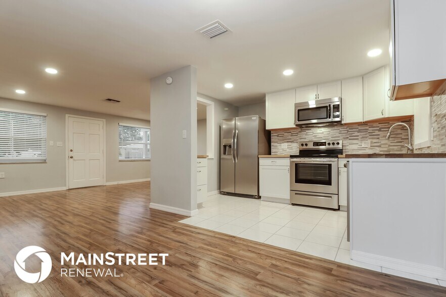 Building Photo - 3040 Brompton Dr