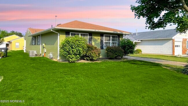 Primary Photo - 11 Reef Pl