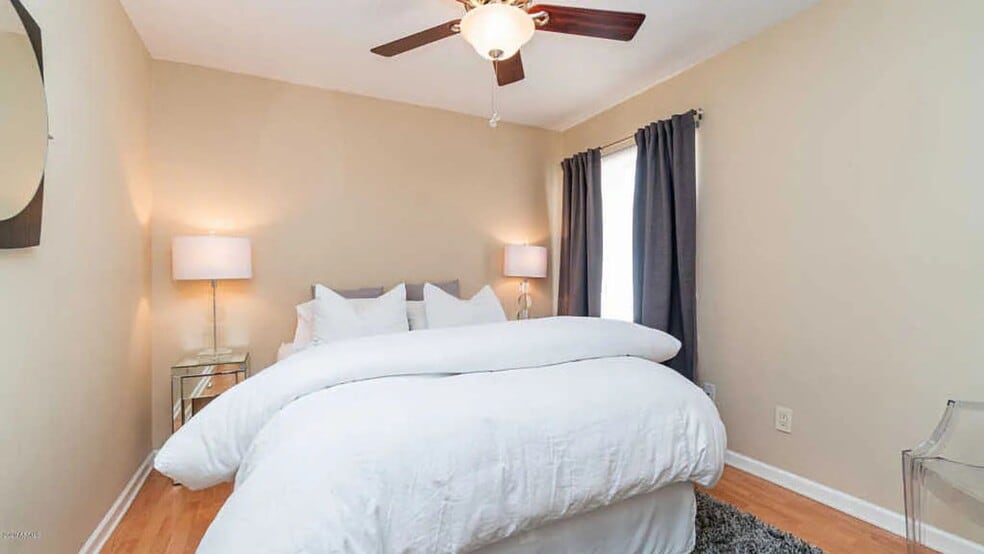 Building Photo - 318 W Sandra Ter