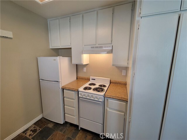 Building Photo - 3640 Oak Creek Dr