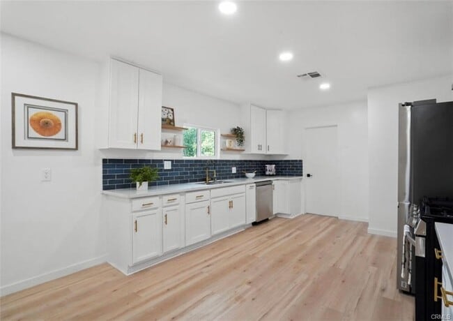 Building Photo - 15040 Broadmoor St