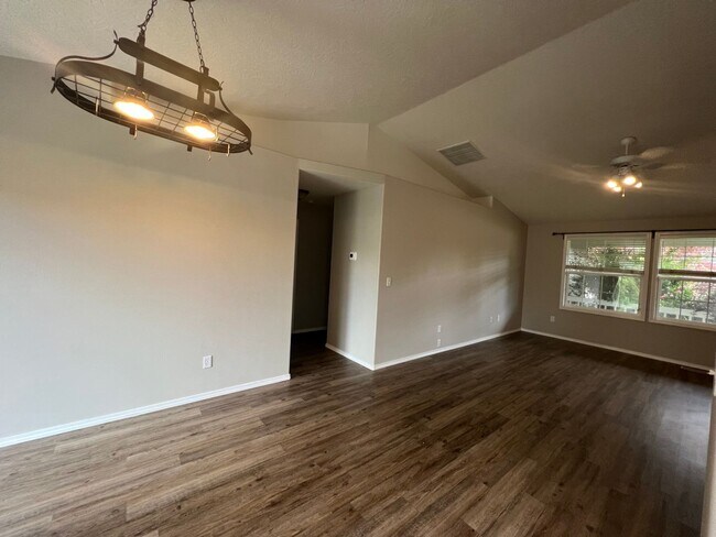 Building Photo - 4 Bedroom 2 Bath Home in Northwest Boise available soon!