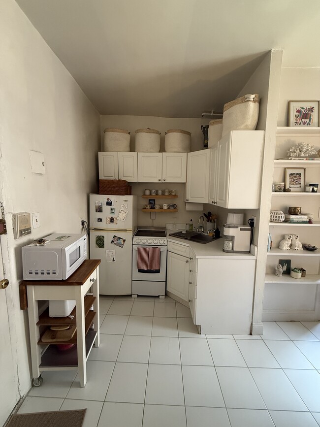 Interior Photo - 234-236 Thompson Street