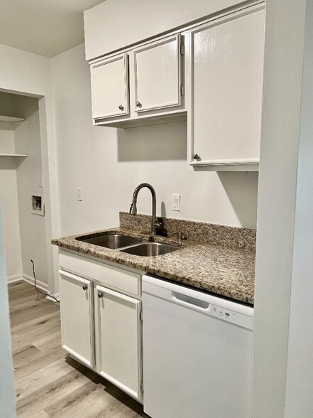 Building Photo - 1166 Booth Rd