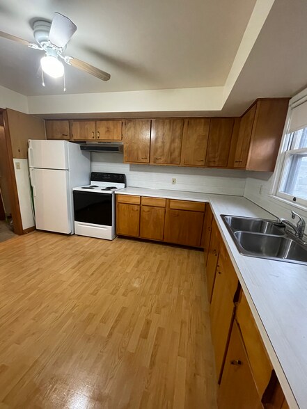 Building Photo - 156 S Chester St