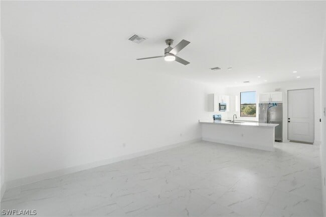 Building Photo - 2404-2406 Mae Ave S