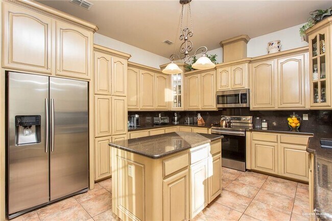 Building Photo - 3805 San Clemente