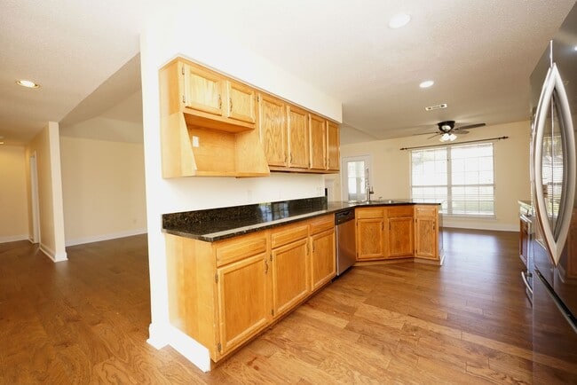 Building Photo - Shalimar Location