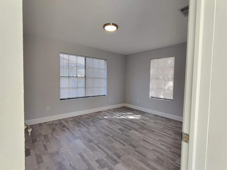 Building Photo - 1316 W 32nd St