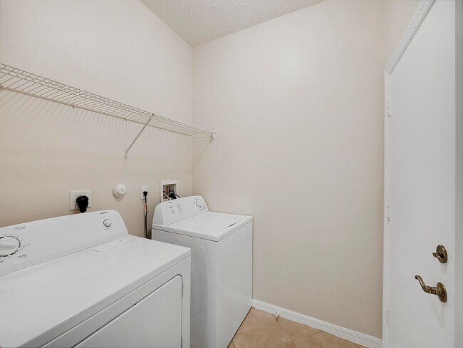 Building Photo - 9563 SW Flowermound Cir