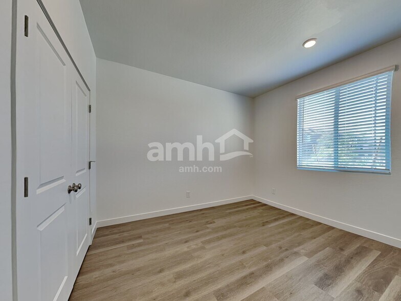 Building Photo - 20177 W Thomas Rd