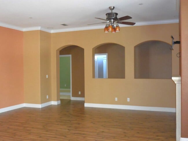 Building Photo - Spacious Single Story Home in Springlake!