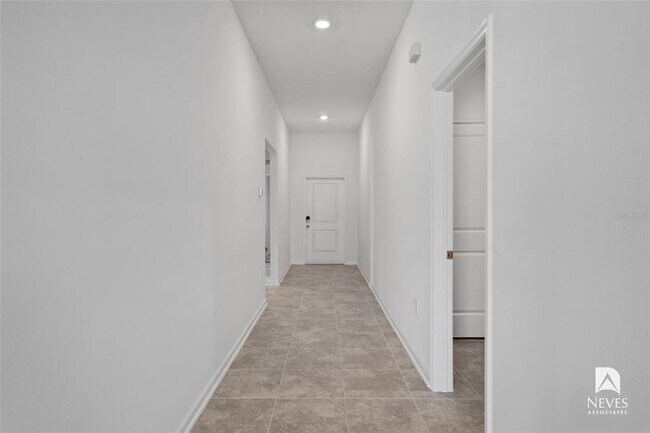Building Photo - 1502 Brentwood Dr
