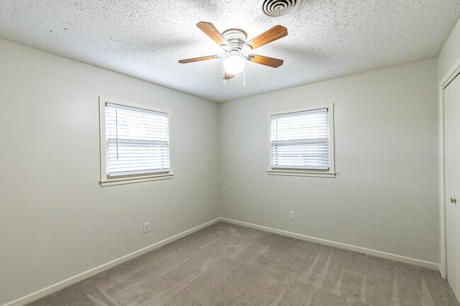 Building Photo - Beautiful 3 bedroom 2 bath