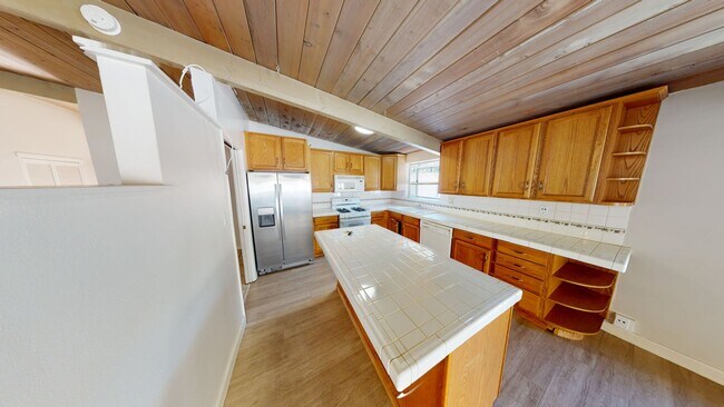 Building Photo - 4BD/2BA House w/ Covered Patio & Pool! (Le...