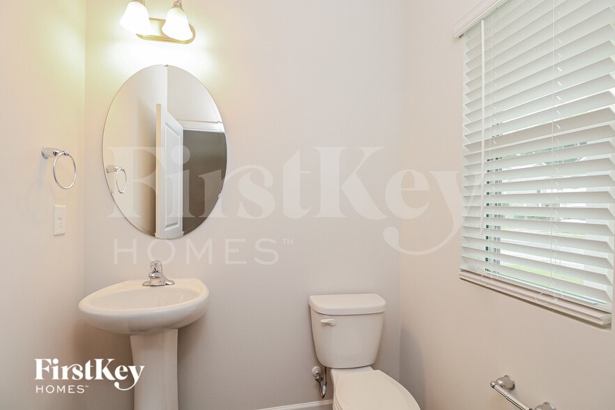 Building Photo - 9526 Hamel St