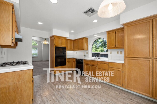 Building Photo - 180 Briggs Ranch Dr
