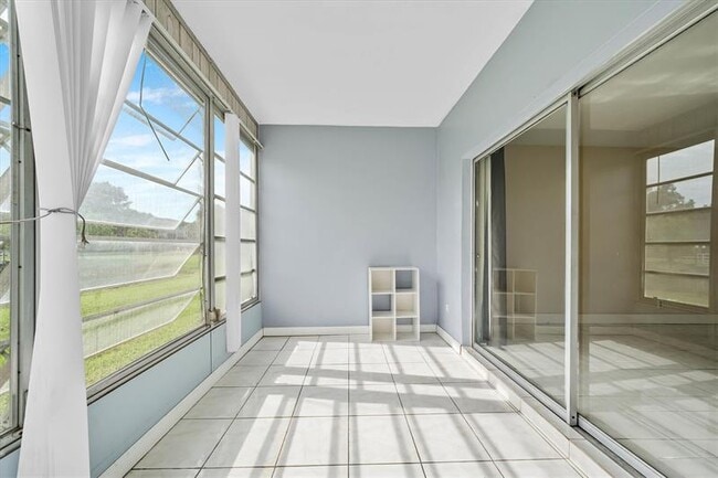 Building Photo - 5031 W Oakland Park Blvd