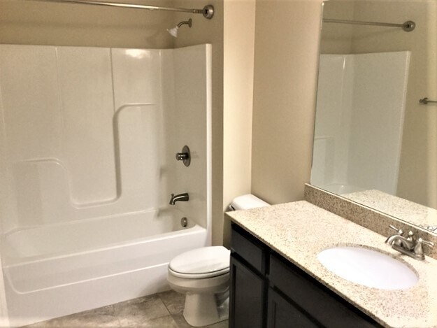 Building Photo - 3419 Greentree Ln