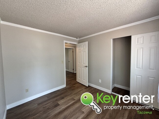 Building Photo - Stylishly Updated Lakewood Home in Seclude...