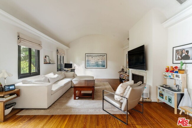 Building Photo - 428 N Harper Ave