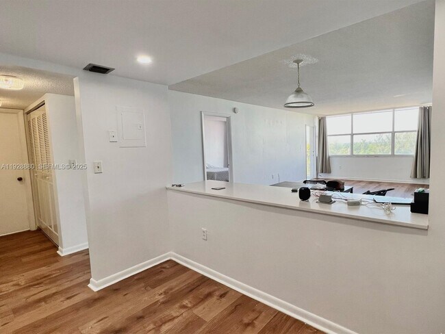 Building Photo - 1300 NE Miami Gardens Dr