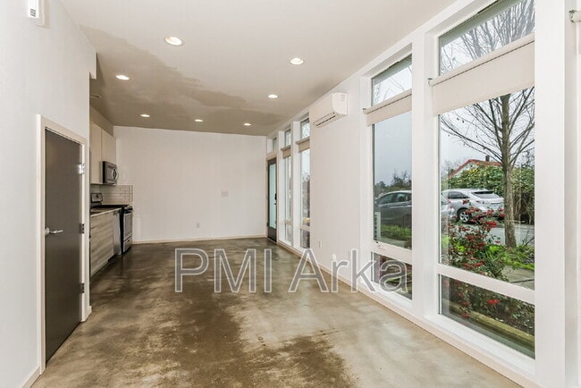 Building Photo - 5962 36th Ave S