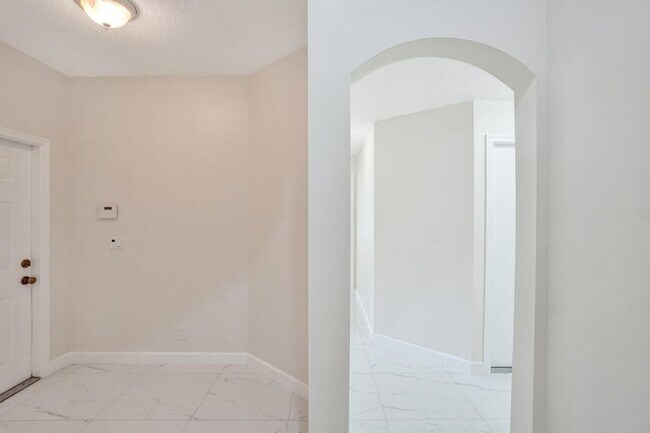 Building Photo - 5033 S La Sedona Cir