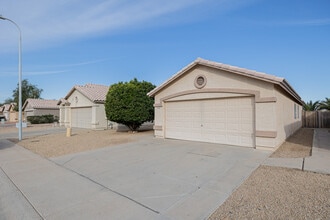 Building Photo - 10864 W Devonshire Ave