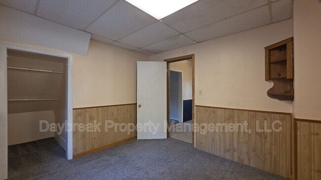 Building Photo - 912 9th St N