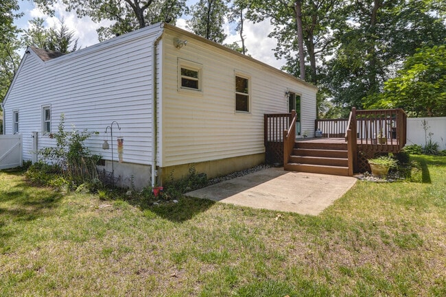 Building Photo - 22 Clayton Ave