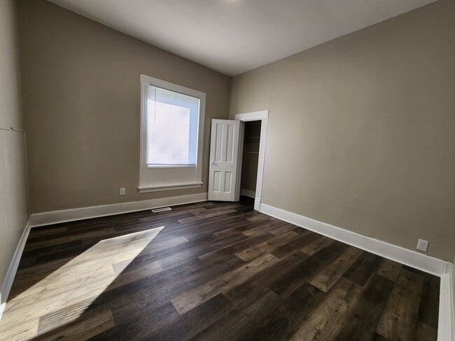 Building Photo - Spacious 3-Bedroom, 1-Bathroom Home AVAILABLE NOW!!