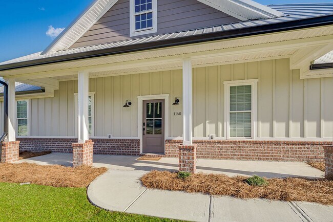 Building Photo - Like-New 4BR, 2.5BA Home with Privacy Fenc...