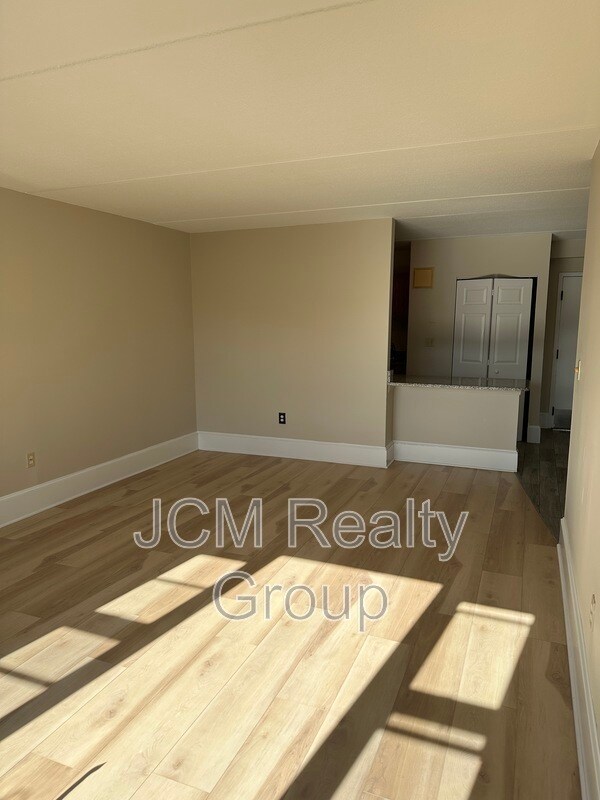 Building Photo - 80 Sagamore St