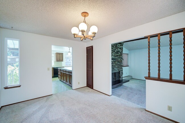 Building Photo - 5bd/3ba Edmonds House