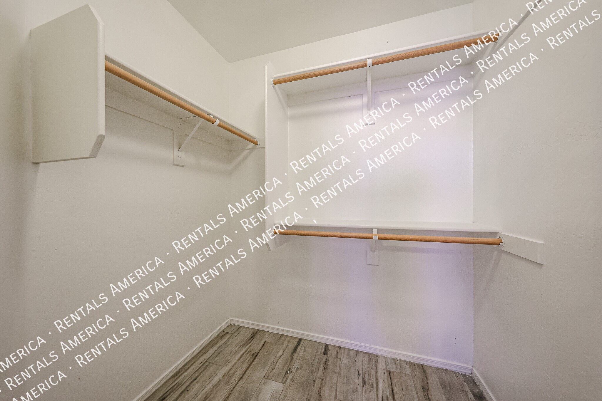 Building Photo - 4524 E Glenhaven Dr