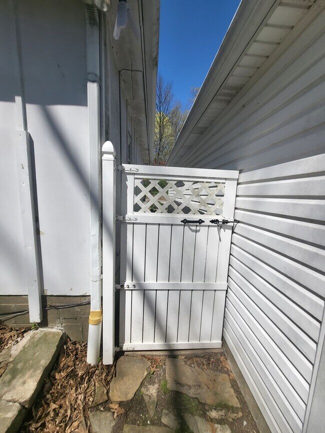 Building Photo - 507 Pfeiffer Rd
